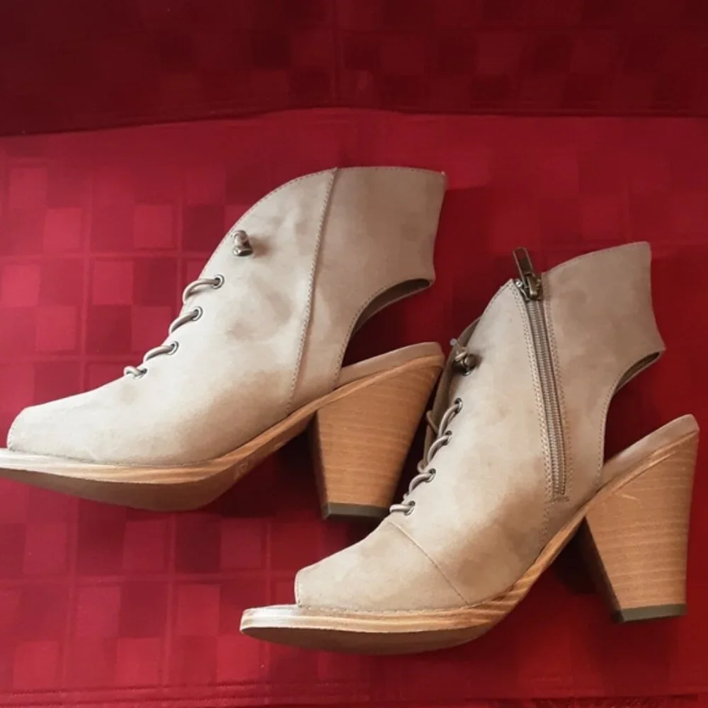 WOMENS SHOES - Picture 7 of 9